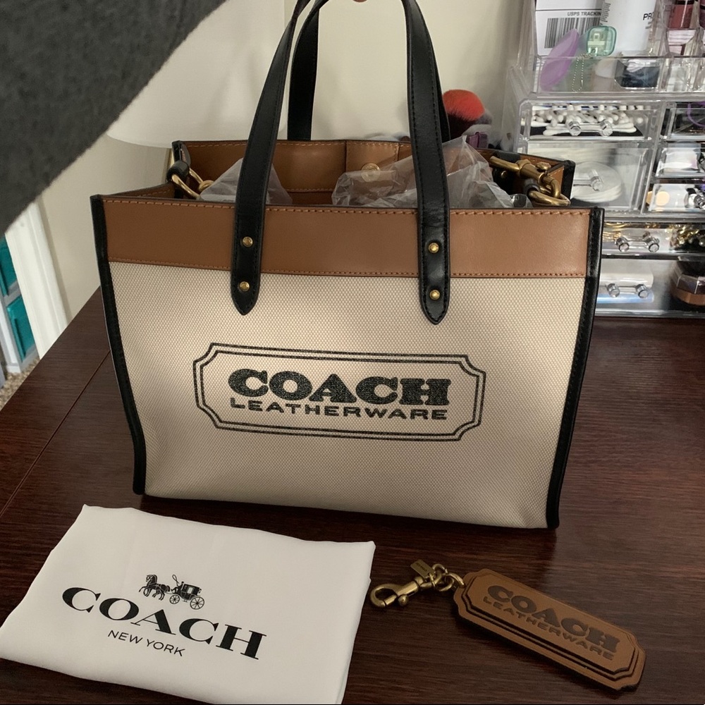🔥 SOLD 🔥Coach Canvas Field Tote 30